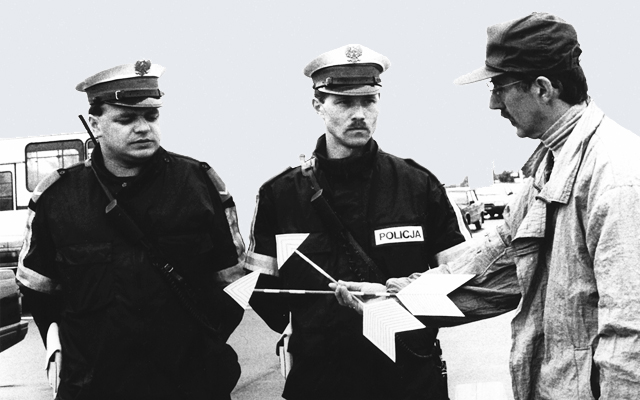 Satyra-Strzaly-do-Policji