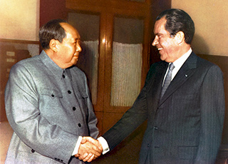 Mao-Zedong-Richard-Nixon-1972
